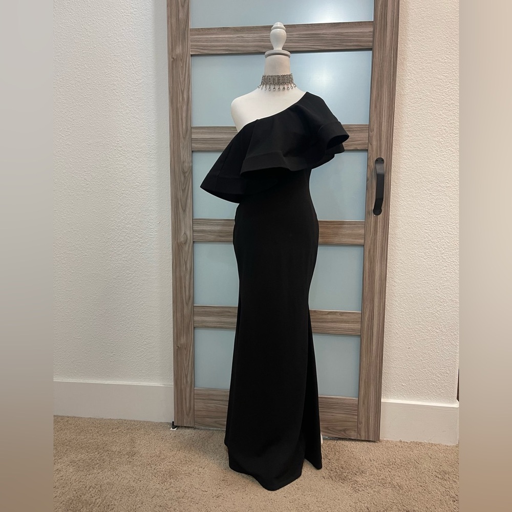 Lulu's Black One-Shoulder Ruffled Mermaid Gown